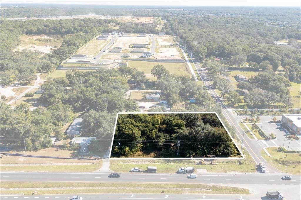 На продажу: $700,000 (0.93 acres)