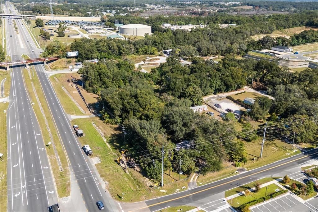 На продажу: $700,000 (0.93 acres)