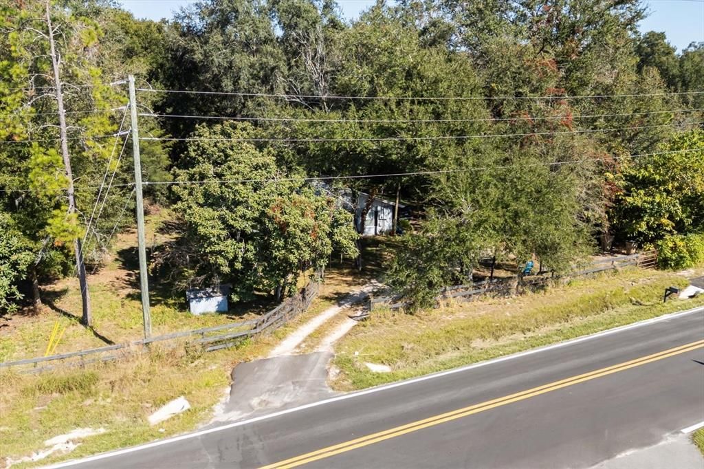 На продажу: $700,000 (0.93 acres)