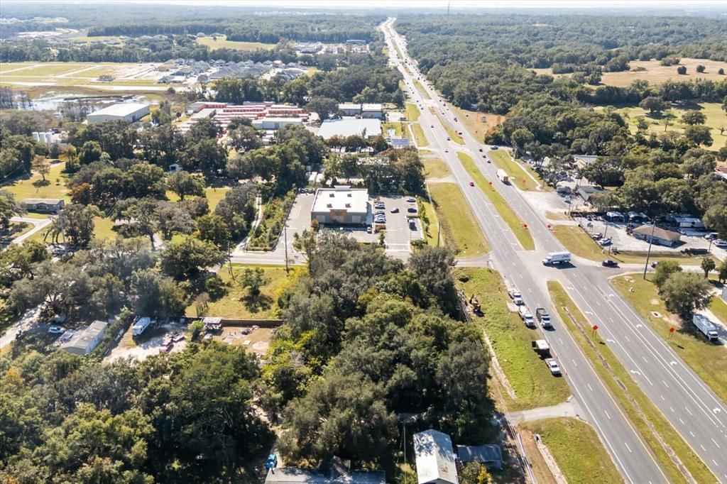 На продажу: $700,000 (0.93 acres)