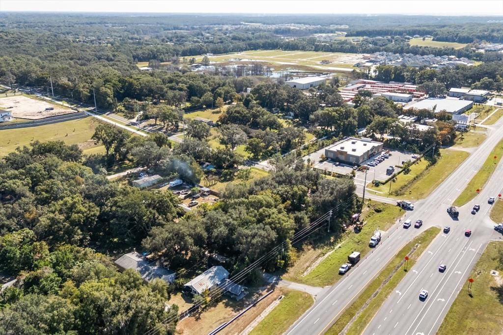 На продажу: $700,000 (0.93 acres)