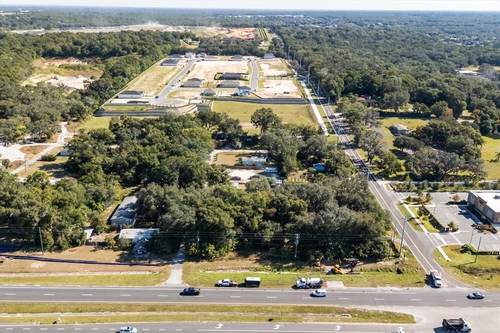 На продажу: $700,000 (0.93 acres)