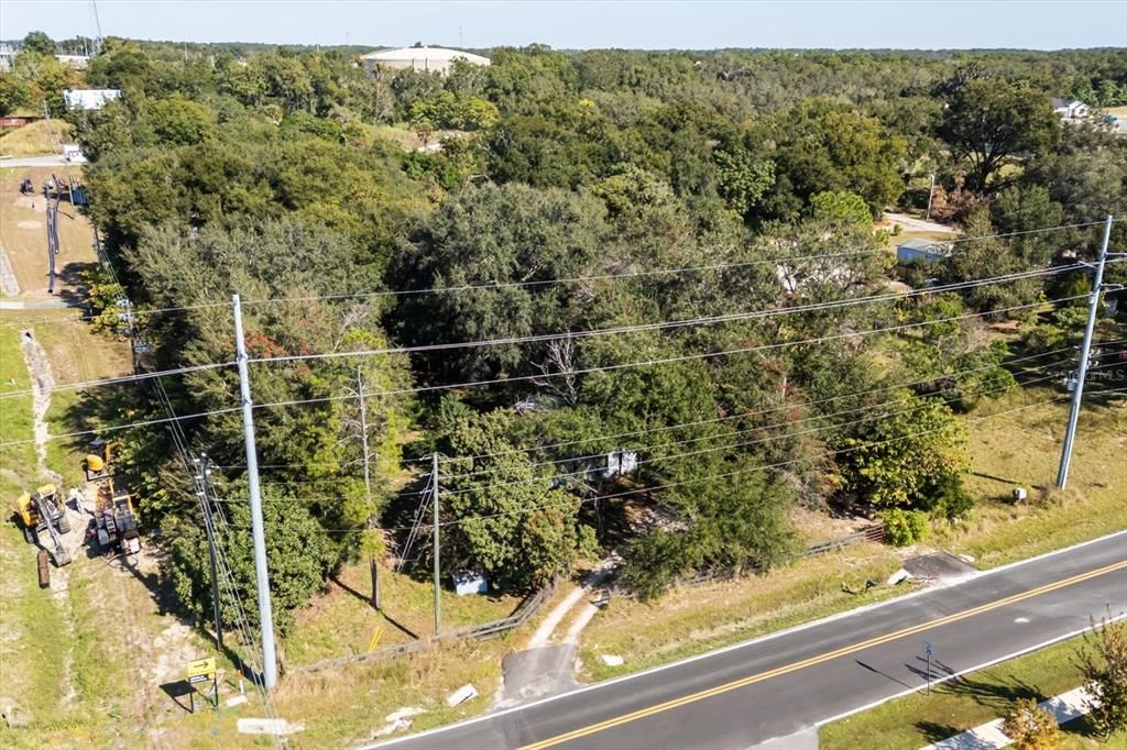 На продажу: $700,000 (0.93 acres)