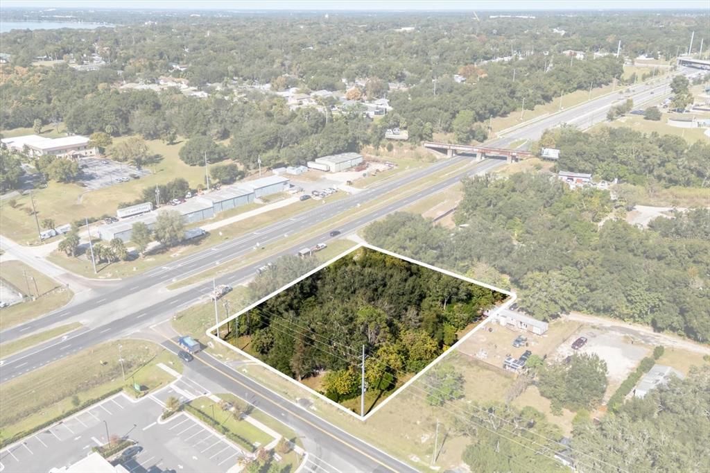 На продажу: $700,000 (0.93 acres)