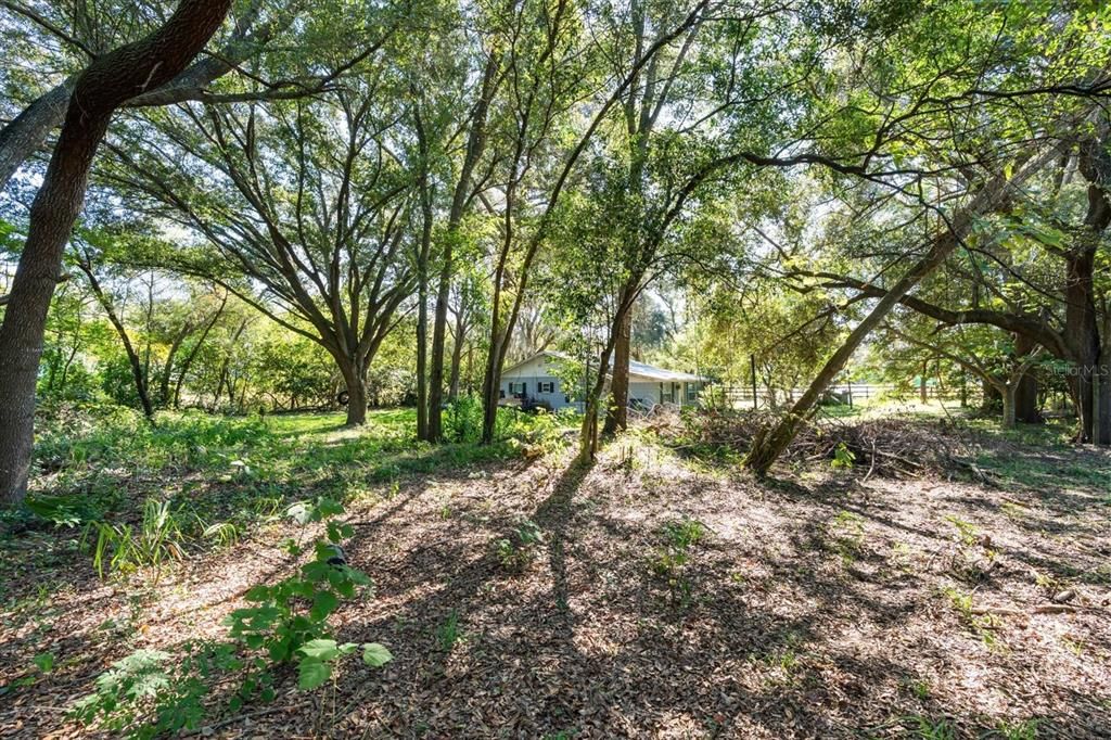 На продажу: $700,000 (0.93 acres)