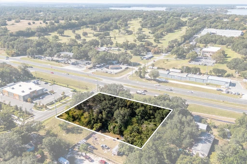 На продажу: $700,000 (0.93 acres)