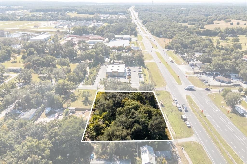 На продажу: $700,000 (0.93 acres)