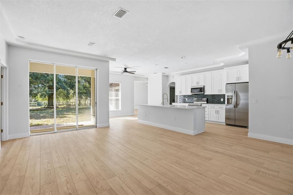 Под контрактом: $675,000 (3 спален, 2 ванн, 1889 Квадратных фут)