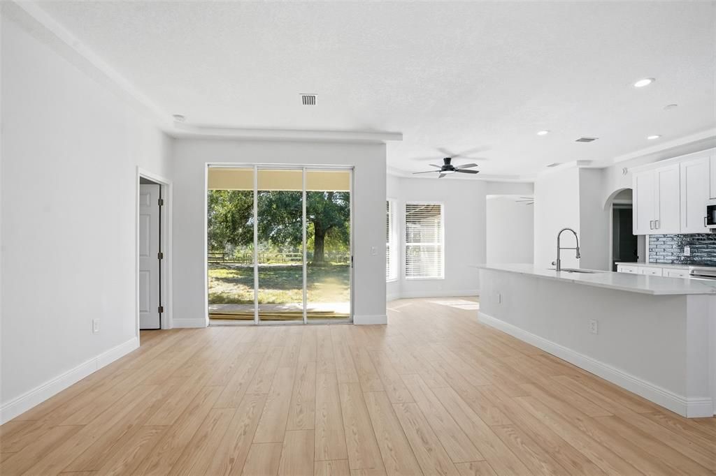 Под контрактом: $675,000 (3 спален, 2 ванн, 1889 Квадратных фут)