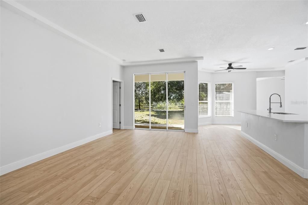 Под контрактом: $675,000 (3 спален, 2 ванн, 1889 Квадратных фут)