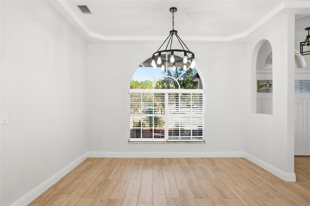 Под контрактом: $675,000 (3 спален, 2 ванн, 1889 Квадратных фут)