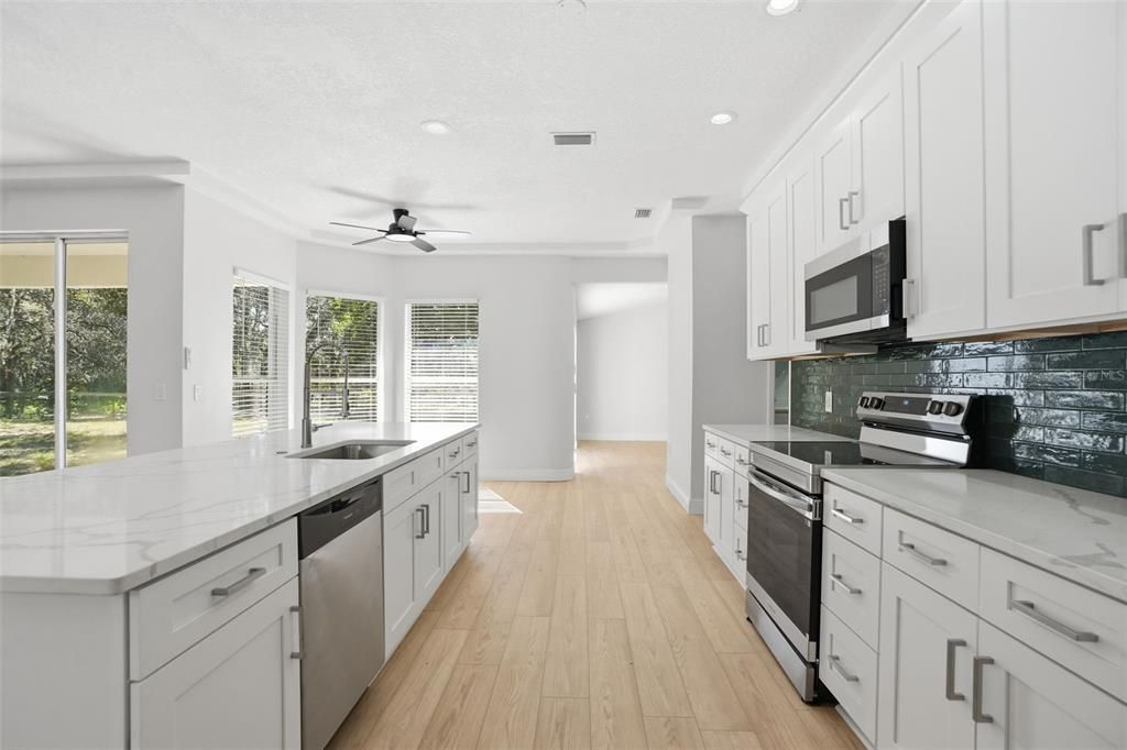 Под контрактом: $675,000 (3 спален, 2 ванн, 1889 Квадратных фут)