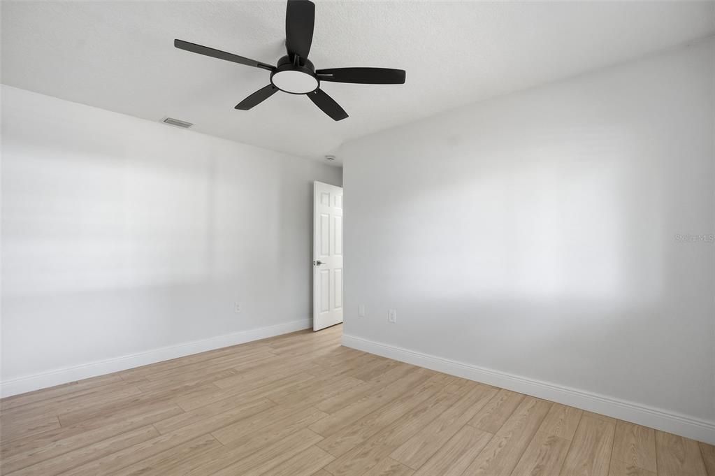 Под контрактом: $675,000 (3 спален, 2 ванн, 1889 Квадратных фут)