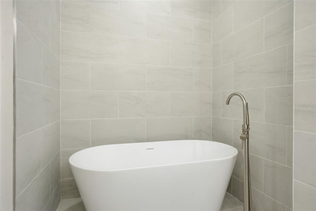 Под контрактом: $675,000 (3 спален, 2 ванн, 1889 Квадратных фут)