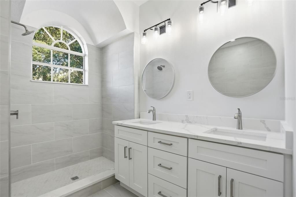 Под контрактом: $675,000 (3 спален, 2 ванн, 1889 Квадратных фут)