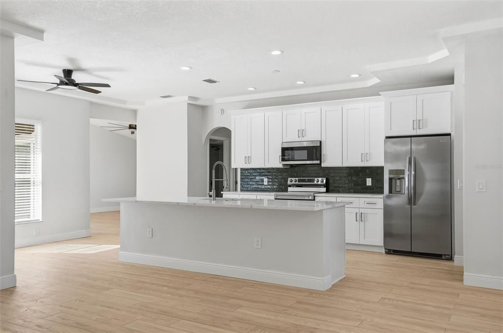 Под контрактом: $675,000 (3 спален, 2 ванн, 1889 Квадратных фут)