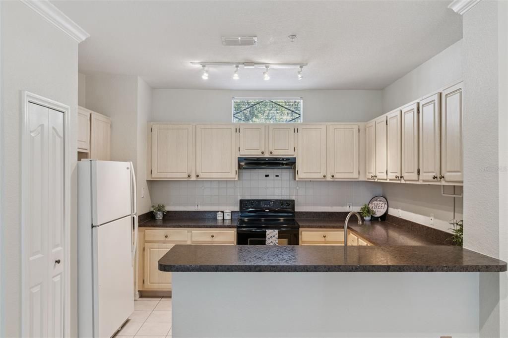 For Sale: $245,000 (3 beds, 2 baths, 1583 Square Feet)