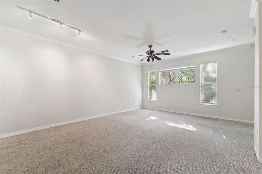 For Sale: $245,000 (3 beds, 2 baths, 1583 Square Feet)