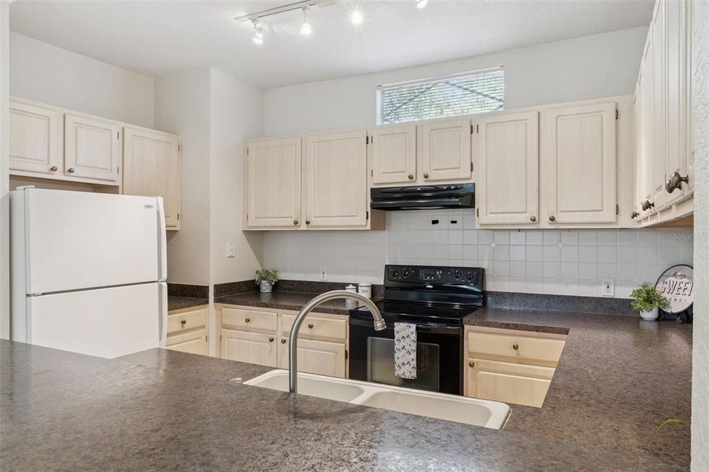 For Sale: $245,000 (3 beds, 2 baths, 1583 Square Feet)