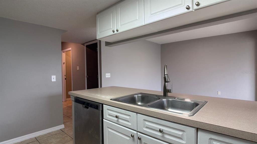 出租: $1,425 (3 贝兹, 2 浴室, 1400 平方英尺)