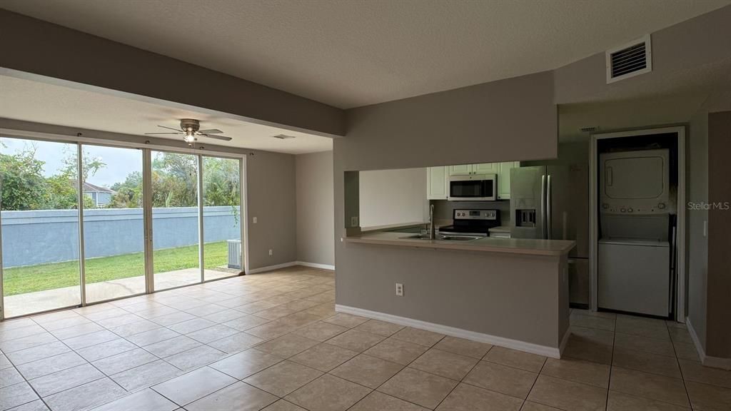 出租: $1,425 (3 贝兹, 2 浴室, 1400 平方英尺)