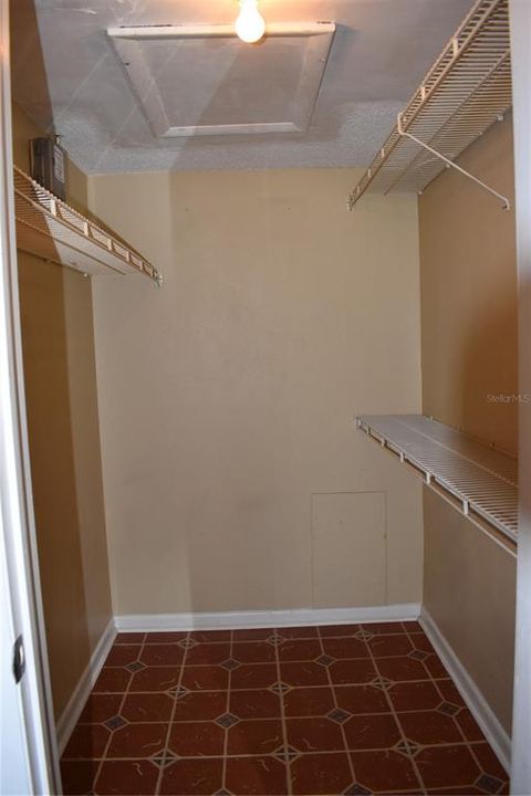 出租: $1,600 (1 贝兹, 1 浴室, 815 平方英尺)