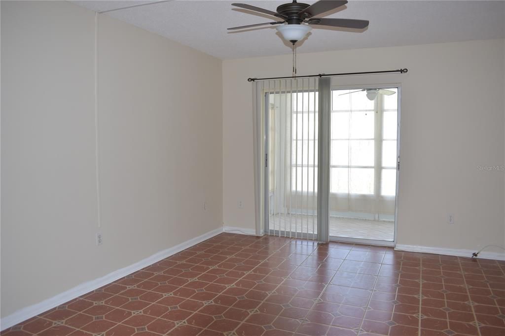 出租: $1,600 (1 贝兹, 1 浴室, 815 平方英尺)