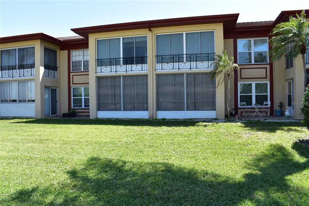 出租: $1,600 (1 贝兹, 1 浴室, 815 平方英尺)