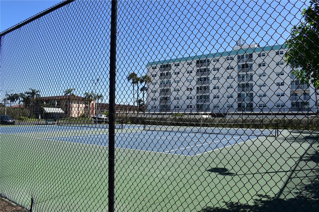 For Rent: $1,450 (1 beds, 1 baths, 815 Square Feet)