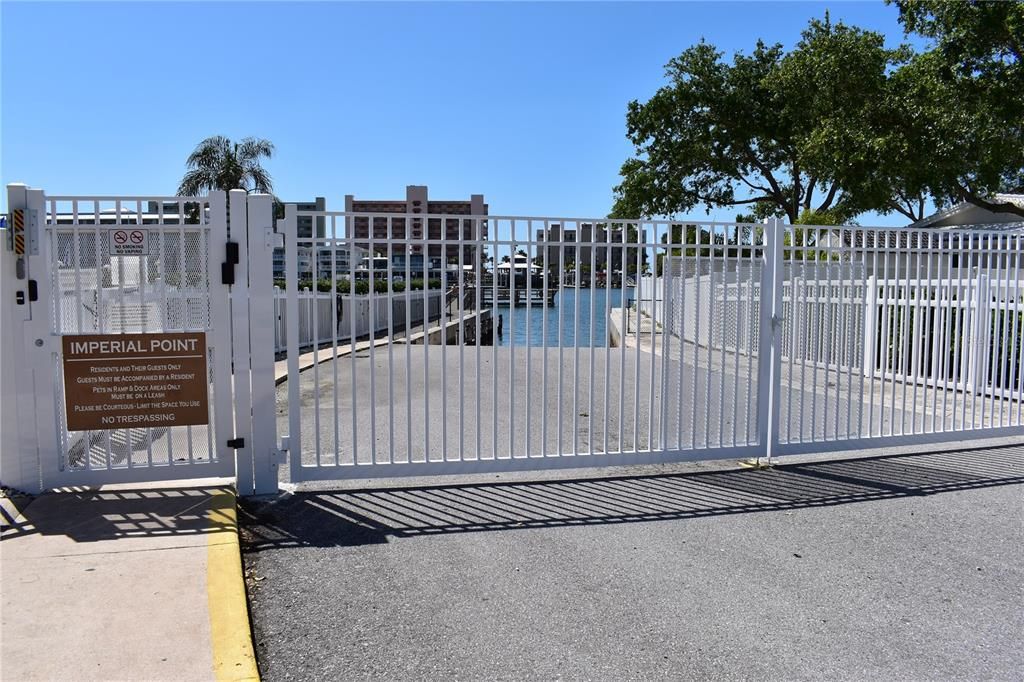 For Rent: $1,450 (1 beds, 1 baths, 815 Square Feet)