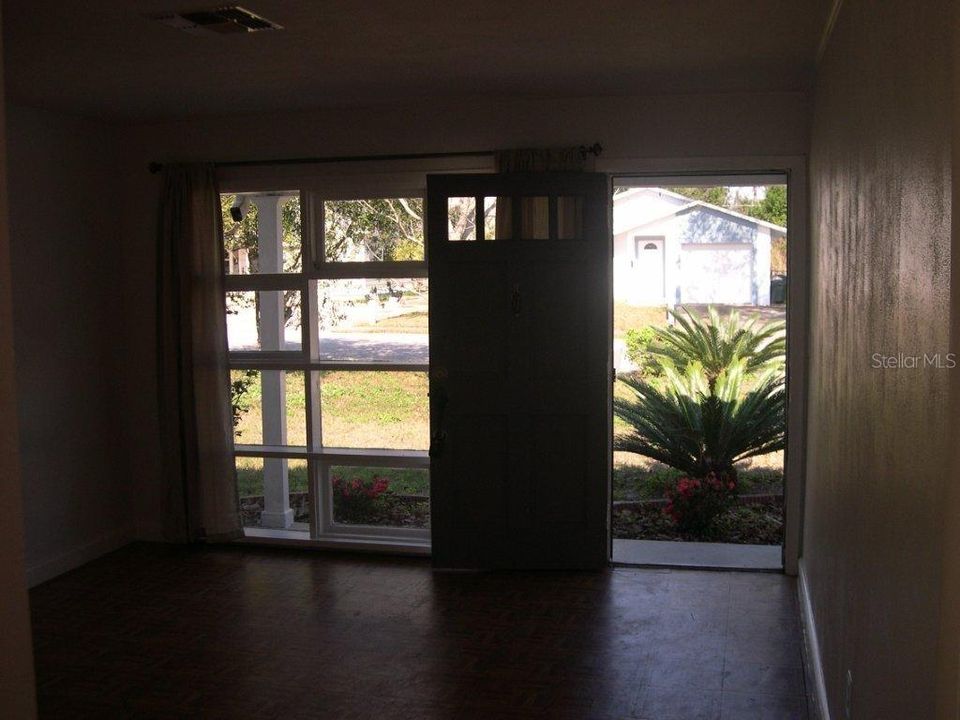 出租: $1,850 (2 贝兹, 1 浴室, 947 平方英尺)