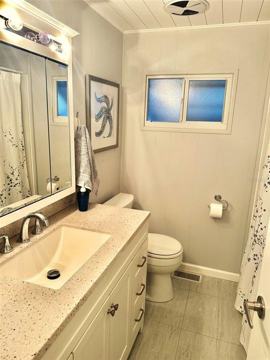 На продажу: $109,900 (2 спален, 1 ванн, 776 Квадратных фут)