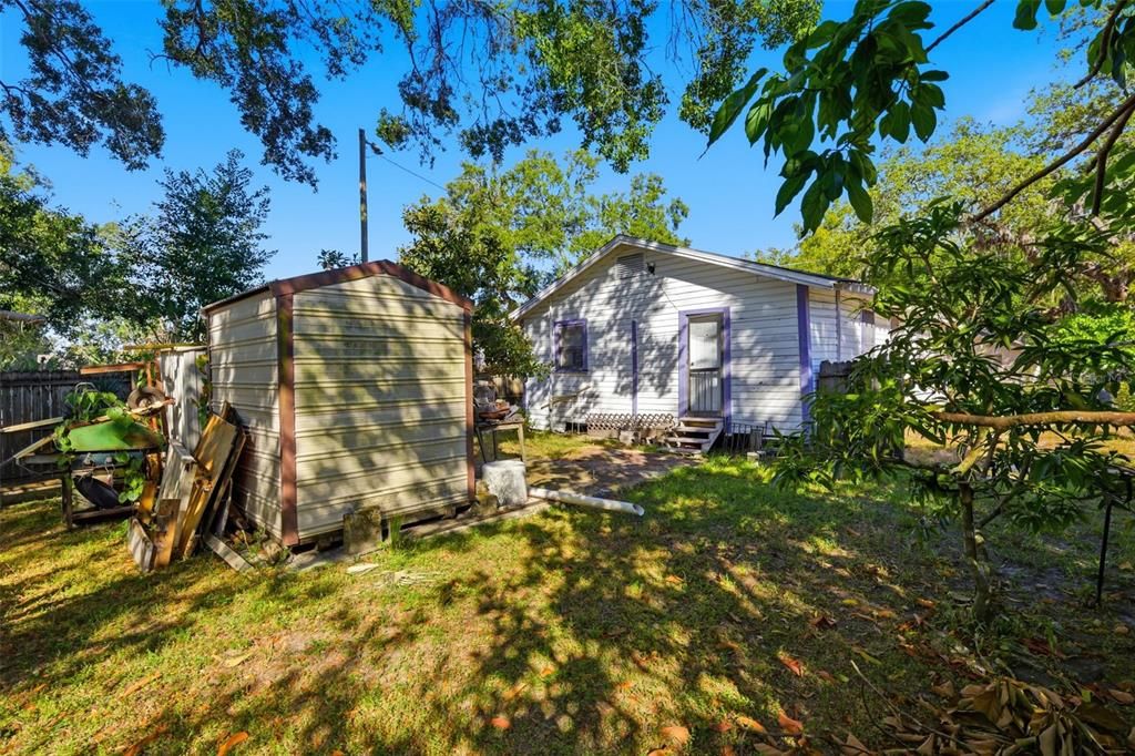 合同活跃: $150,000 (2 贝兹, 1 浴室, 875 平方英尺)