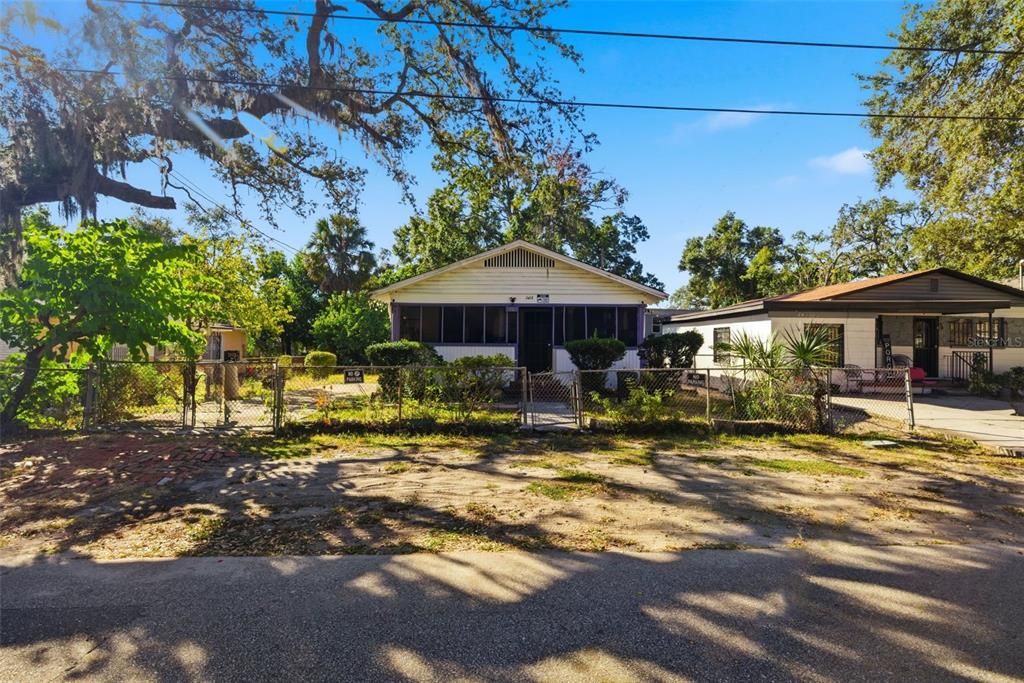 合同活跃: $150,000 (2 贝兹, 1 浴室, 875 平方英尺)