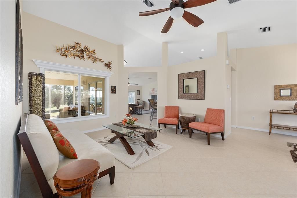 合同活跃: $389,000 (3 贝兹, 2 浴室, 1997 平方英尺)