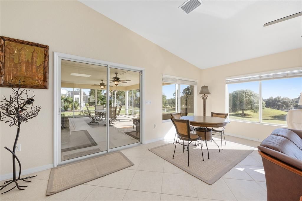 合同活跃: $389,000 (3 贝兹, 2 浴室, 1997 平方英尺)