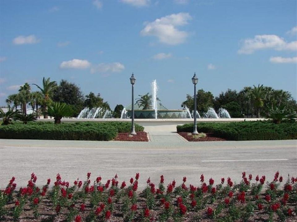 合同活跃: $389,000 (3 贝兹, 2 浴室, 1997 平方英尺)