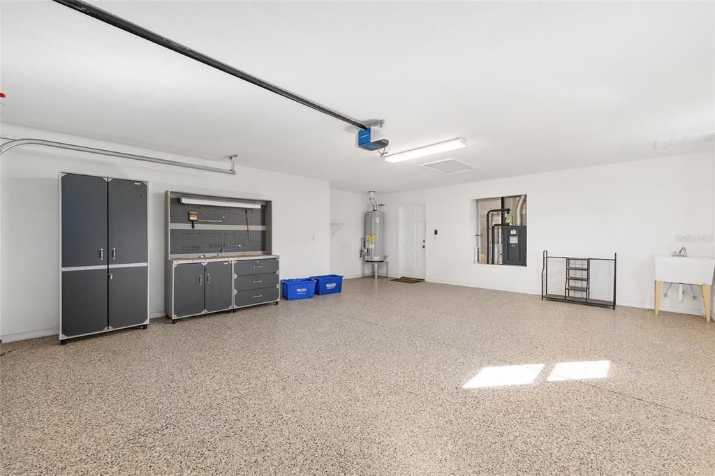 合同活跃: $389,000 (3 贝兹, 2 浴室, 1997 平方英尺)