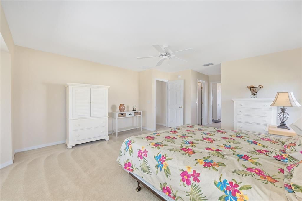 合同活跃: $389,000 (3 贝兹, 2 浴室, 1997 平方英尺)