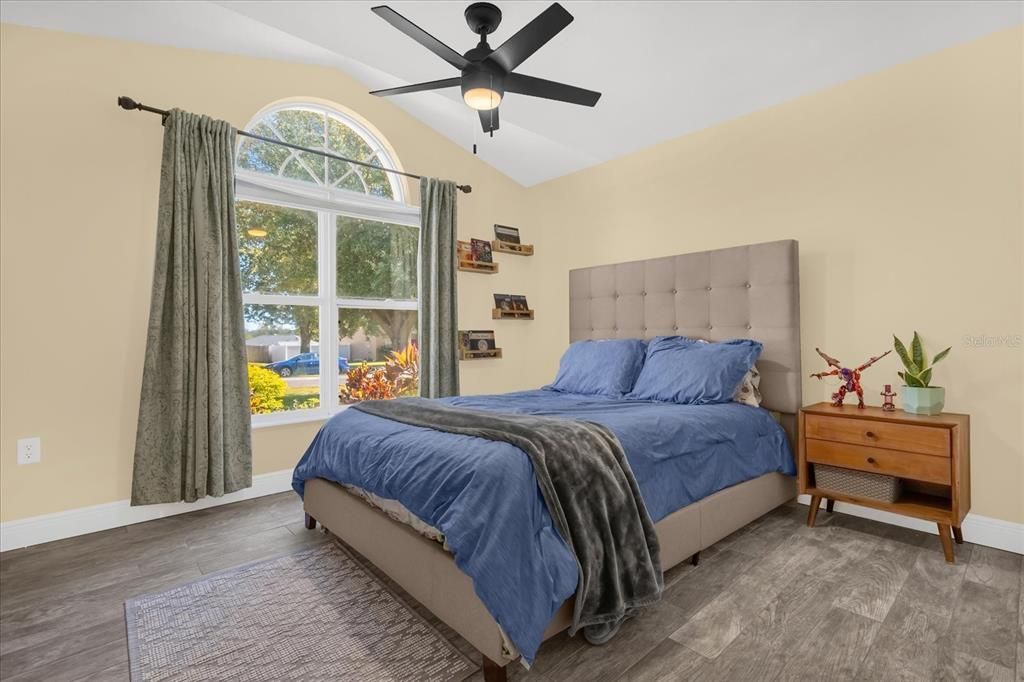 Active With Contract: $300,000 (3 beds, 2 baths, 1612 Square Feet)