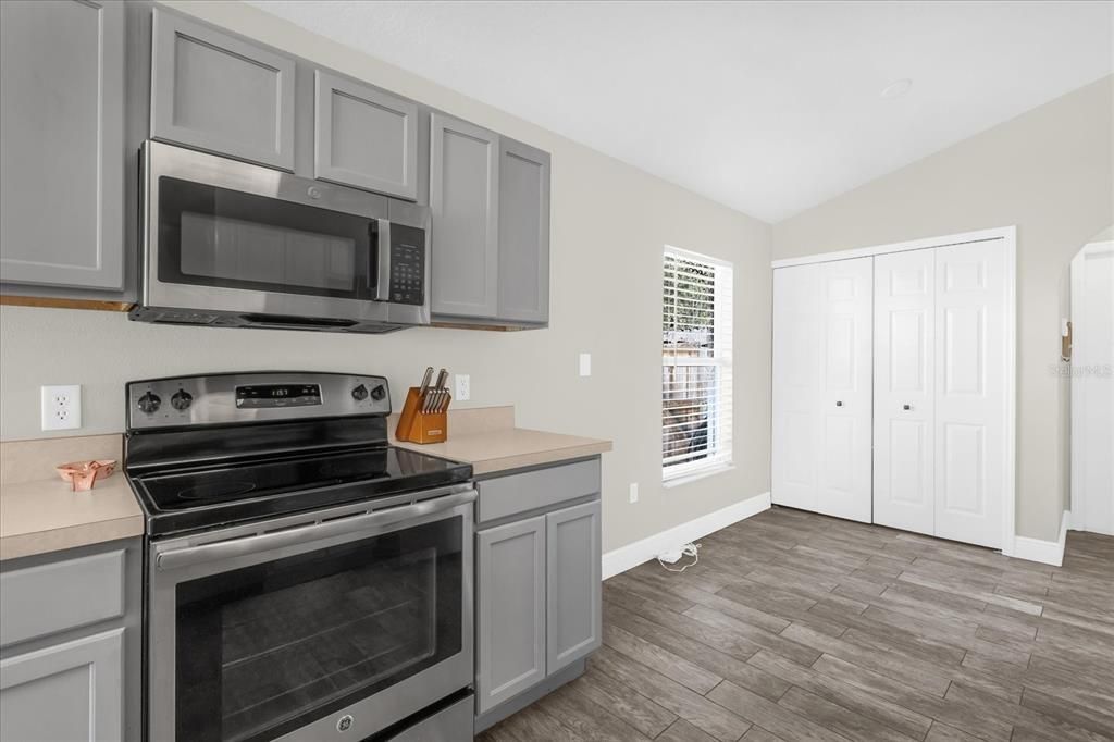 Active With Contract: $300,000 (3 beds, 2 baths, 1612 Square Feet)