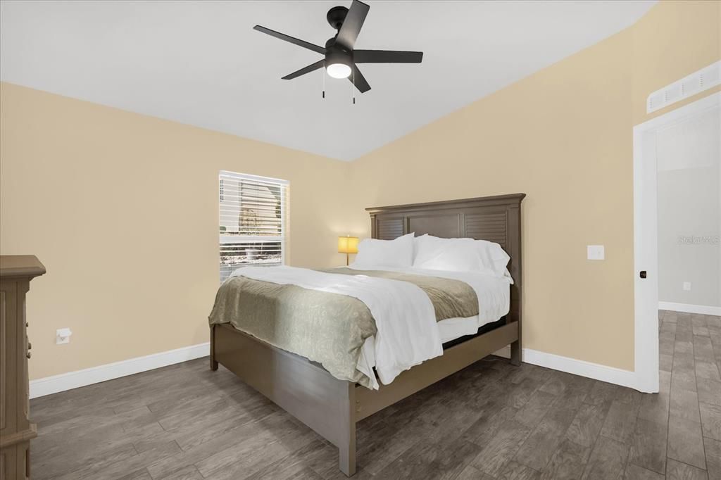 Active With Contract: $300,000 (3 beds, 2 baths, 1612 Square Feet)