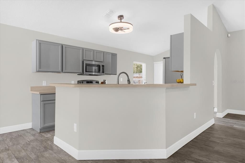 Active With Contract: $300,000 (3 beds, 2 baths, 1612 Square Feet)