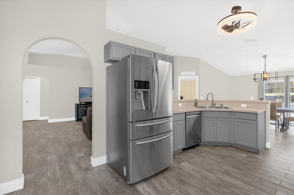 Active With Contract: $300,000 (3 beds, 2 baths, 1612 Square Feet)