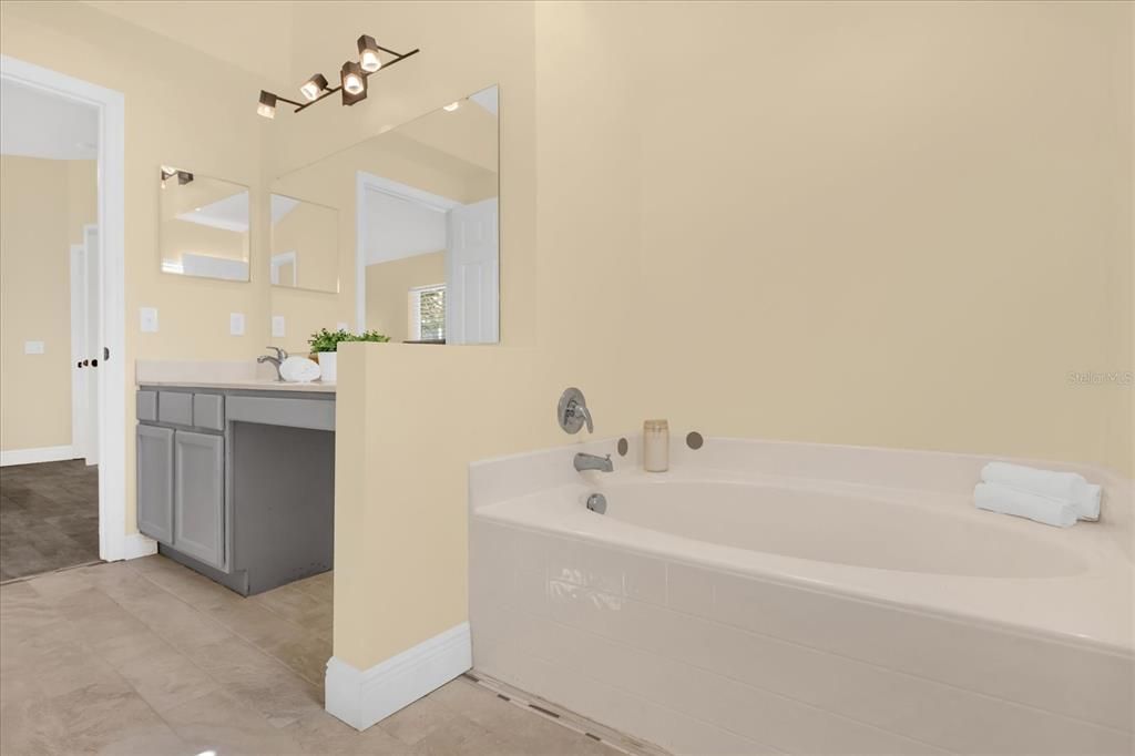 Active With Contract: $300,000 (3 beds, 2 baths, 1612 Square Feet)