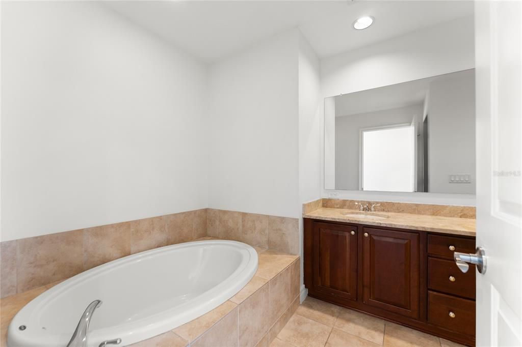 В аренду: $6,500 (3 спален, 3 ванн, 1766 Квадратных фут)