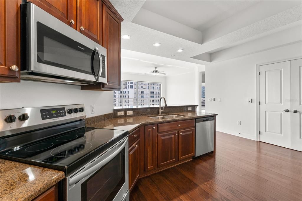 В аренду: $6,500 (3 спален, 3 ванн, 1766 Квадратных фут)