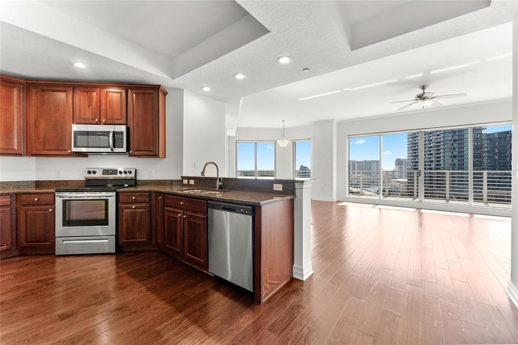 В аренду: $6,500 (3 спален, 3 ванн, 1766 Квадратных фут)