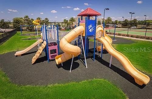 待售: $435,000 (4 贝兹, 3 浴室, 2224 平方英尺)