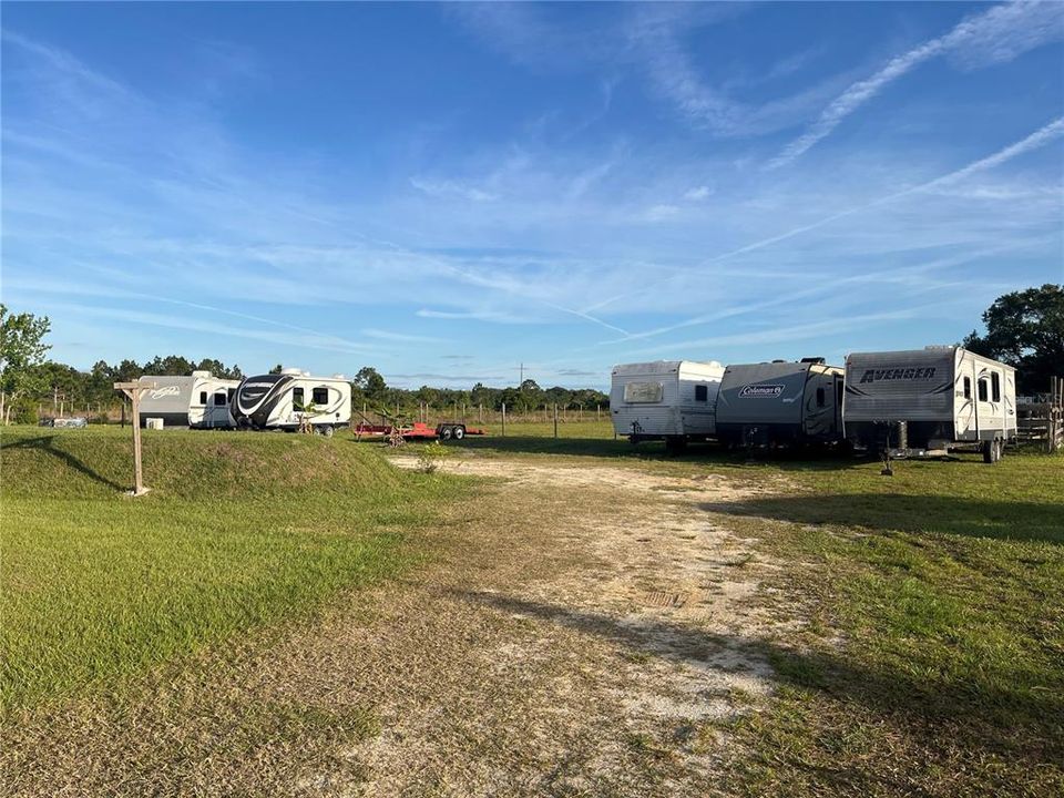 На продажу: $449,900 (3 спален, 2 ванн, 1303 Квадратных фут)